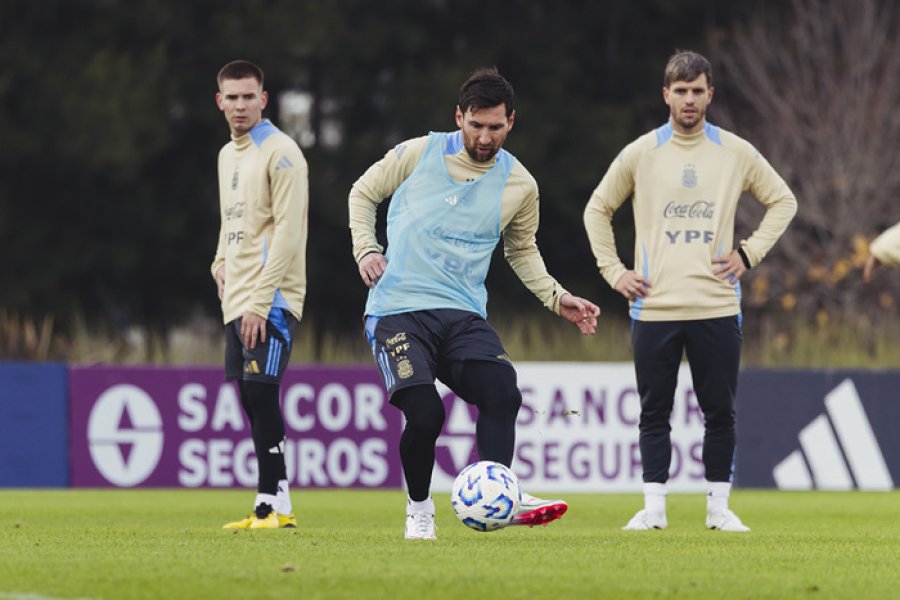 Cosa de zurdos: Messi, entre Mastantuono y Lo Celso.