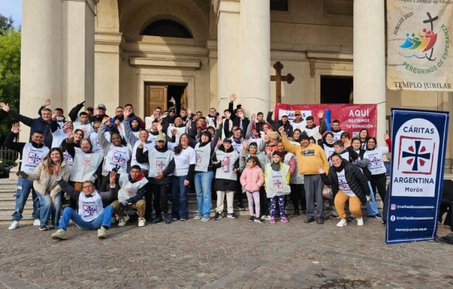 Voluntarios de C&aacute;ritas que participaron en la colecta de Mor&oacute;n.