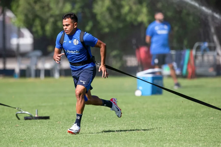 Nahuel Barrios est&aacute; a pr&eacute;stamo en Barracas Central desde San Lorenzo.