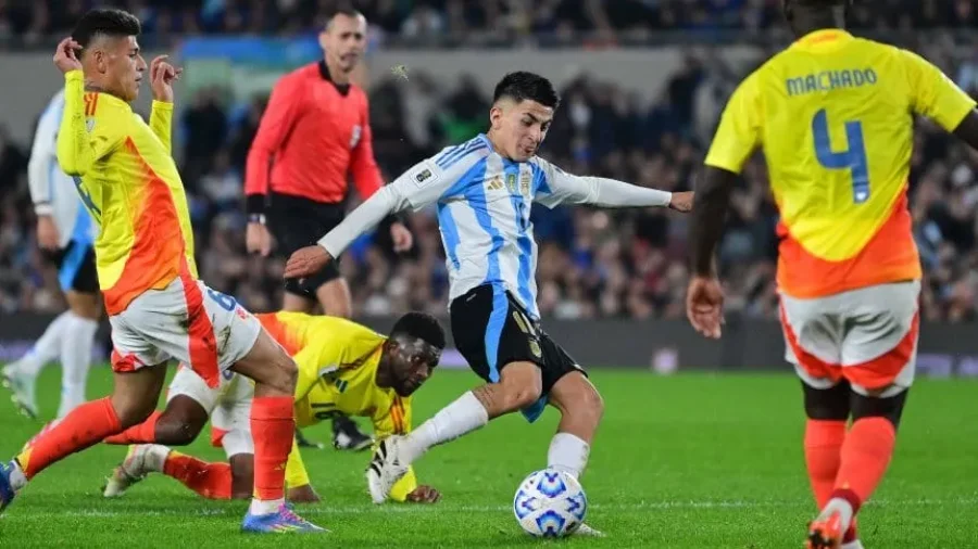 Argentina salv&oacute; un punto con diez ante Colombia por las Eliminatorias Sudamericanas