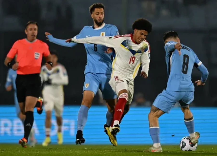 Uruguay le gan&oacute; a un rival directo como lo es Venezuela por 2 a 0