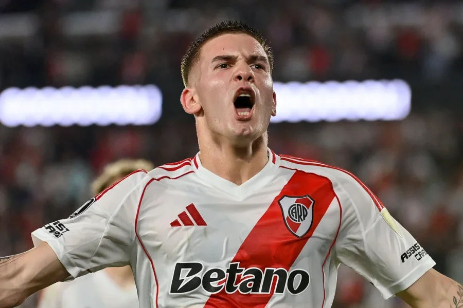 Franco Mastantuono pas&oacute; la revisi&oacute;n m&eacute;dica y puso la firma con el Real Madrid.