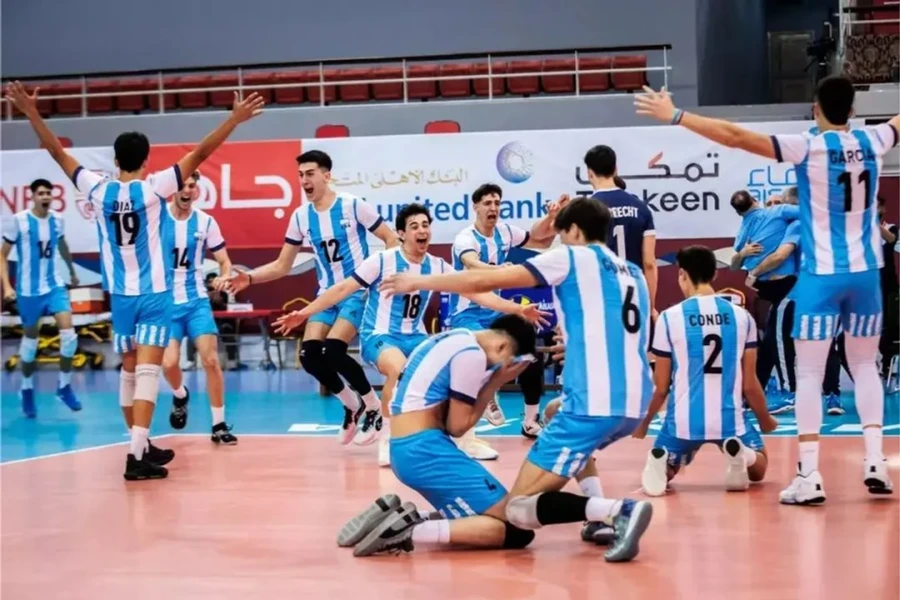 PARA FESTEJARLO ASI. Gran triunfo ante el bicampe&oacute;n ol&iacute;mpico.
