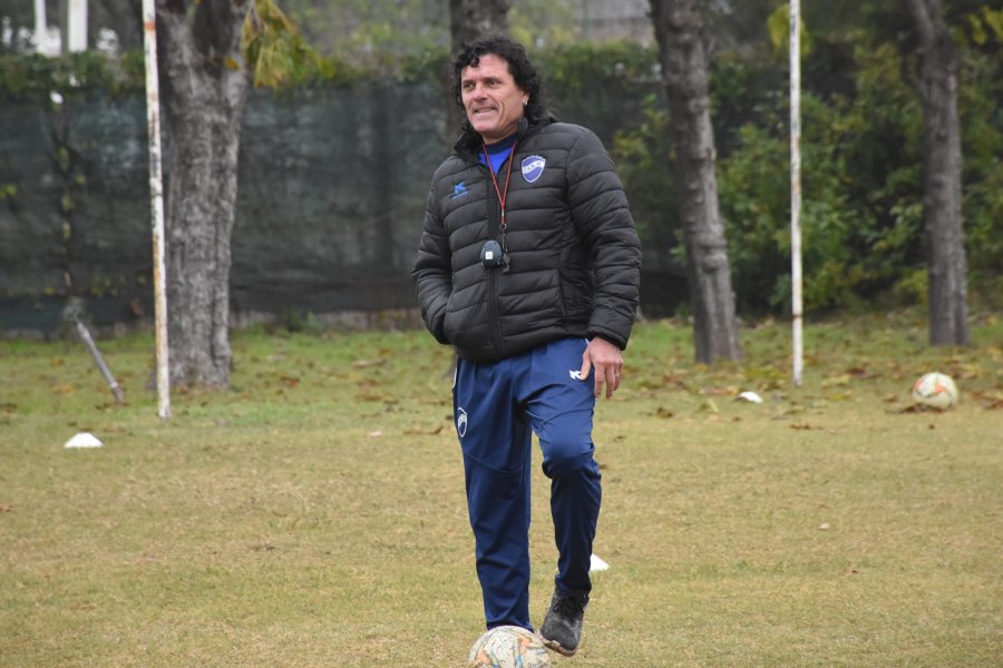 PELOTA AL PISO. A Gorostidi le gusta el buen trato del bal&oacute;n.