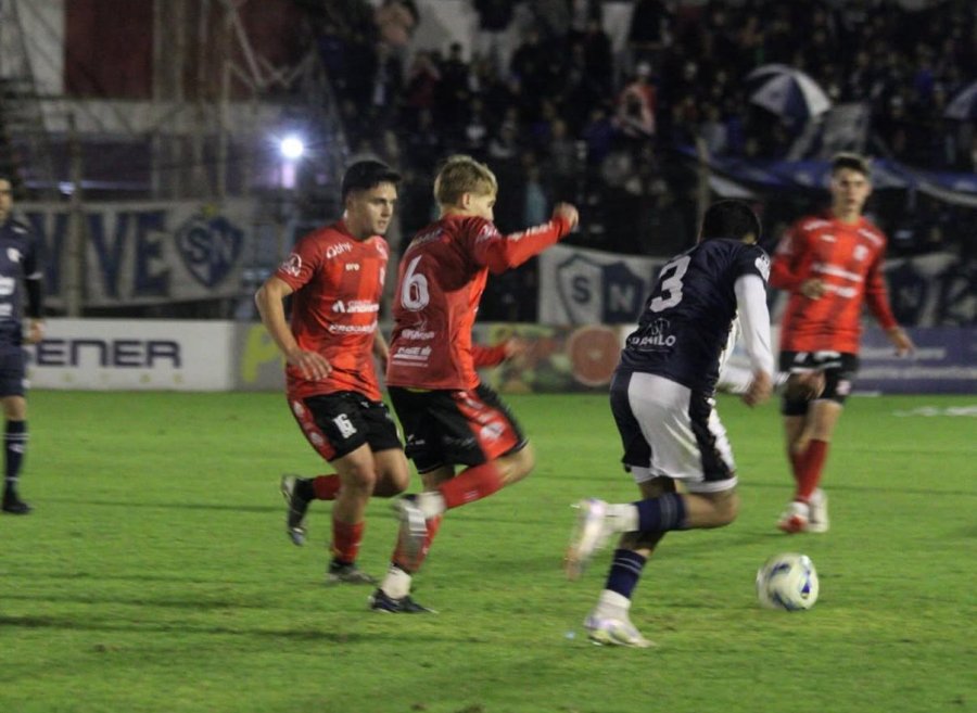 9 DE JULIO Y SPORTIVO NORTE ARMARON UN PARTIDAZO EN EL SOLTERMAM QUE TERMIN&Oacute; 4 A 4
