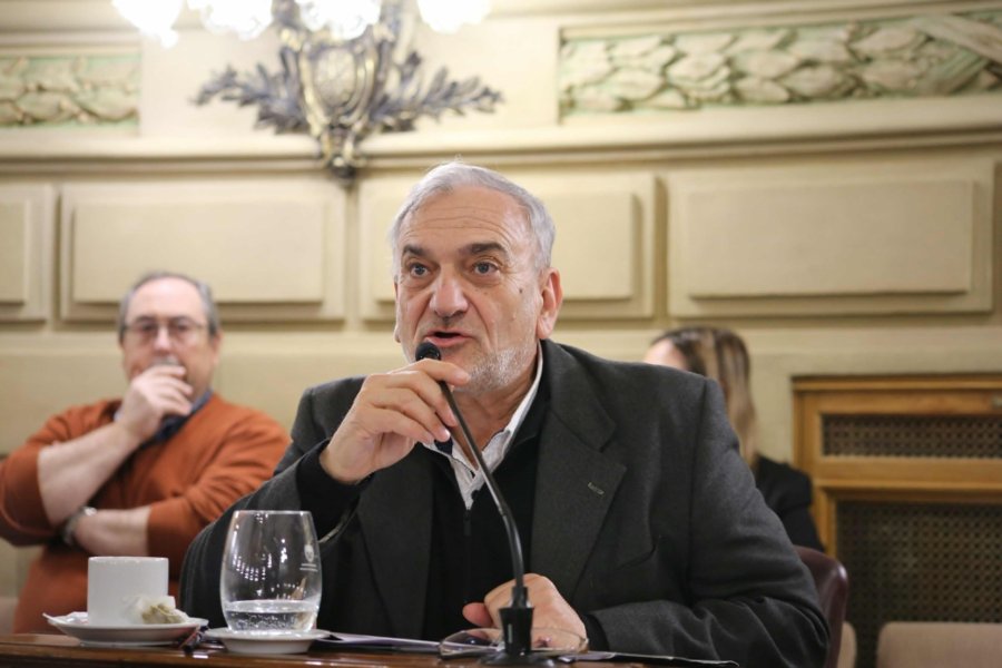 Calvo en su banca.