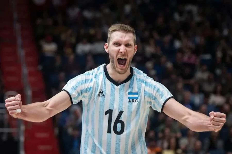 DOS Y DOS. Argentina reparti&oacute; triunfos y derrotas en el primer segmento del torneo.