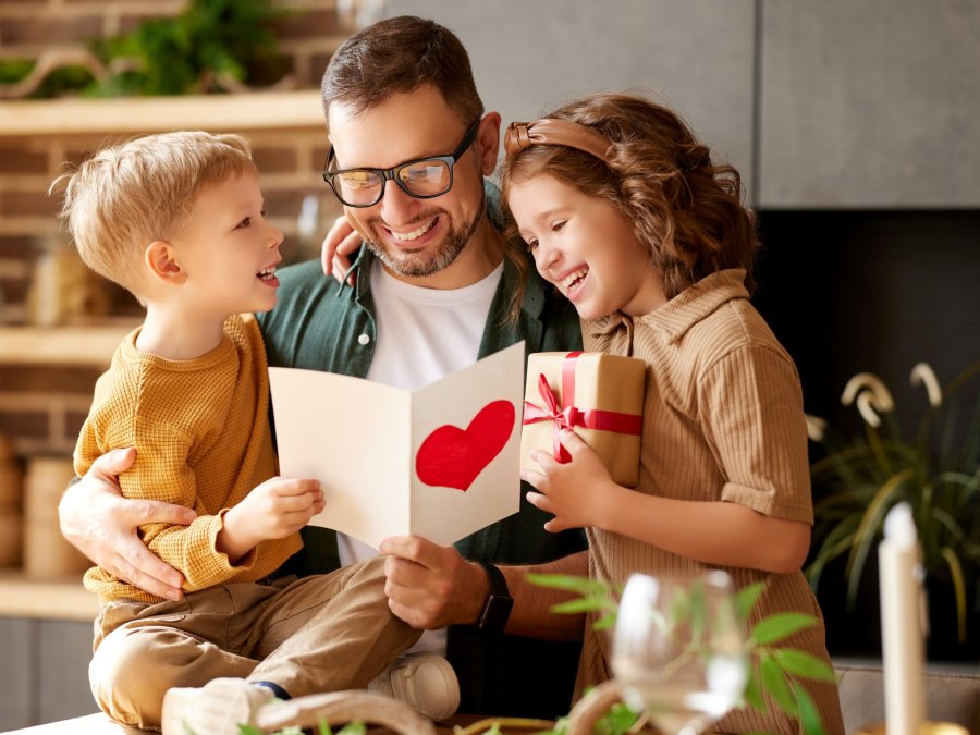 PADRES. Para muchos, esta jornada tan especial representa una gran oportunidad de recibir el cari&ntilde;o y el reconocimiento de sus hijos y seres queridos.