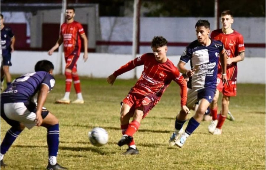 DIAS DISTINTOS. Ferro juega el jueves en Tucural y Sportivo recibe el viernes a Uni&oacute;n.