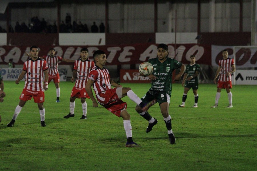 CERCANO. El partido que jugaron 9 de Julio y Sportivo Belgrano hace pocos d&iacute;as en Rafaela.