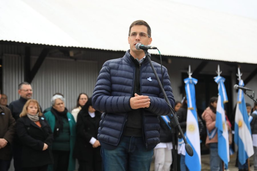 DISCURSO. &ldquo;Es uno de los actos que m&aacute;s espero y que m&aacute;s me gusta porque hacer la promesa a la Bandera significa comprometernos a ser mejores ciudadanos", expres&oacute; el intendente.