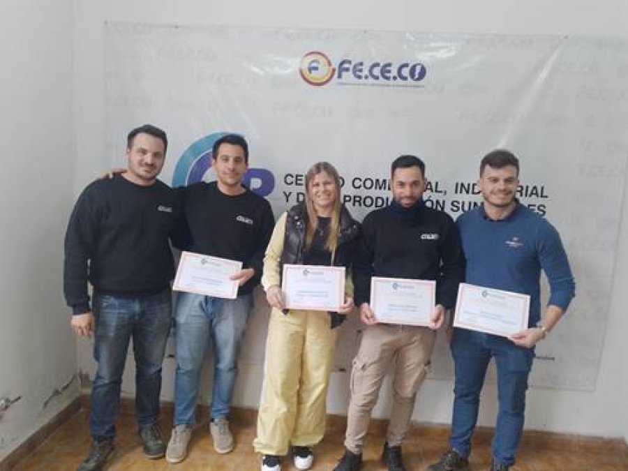 Los j&oacute;venes empresarios sunchalenses.