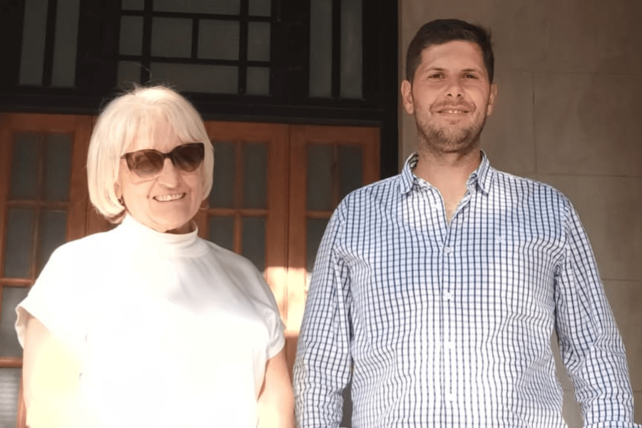 ANFITRIONES. Norma Bessone y Leonardo Alassia se preparan para recibir a la cadena l&aacute;ctea.