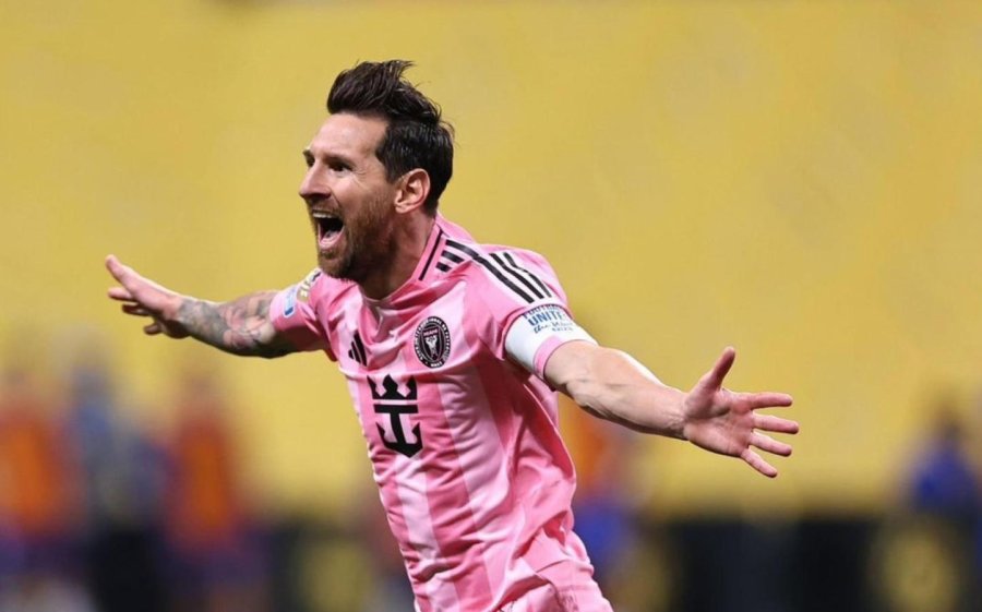 GRITO DE GOL. Messi marc&oacute; de tiro libre.