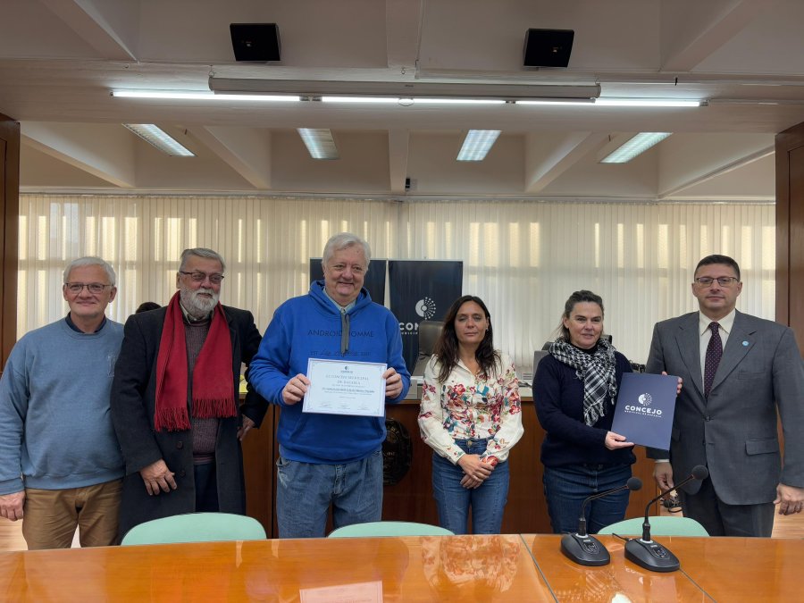 CONCEJO. Remo Pignoni, N&eacute;stor Brisi, Oscar Vico, Vale Soltermam, M&oacute;nica Milanesio y Lisandro M&aacute;rsico en la sesi&oacute;n de este jueves.