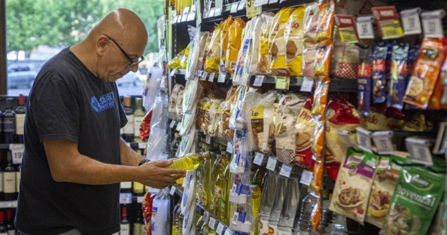 EL CONSUMO SIGUE CRECIENDO. La mejora se sostuvo por las ventas en comercios de cercan&iacute;a, farmacias y comercio electr&oacute;nico; mientras que supermercados y mayoristas continuaron en retracci&oacute;n.