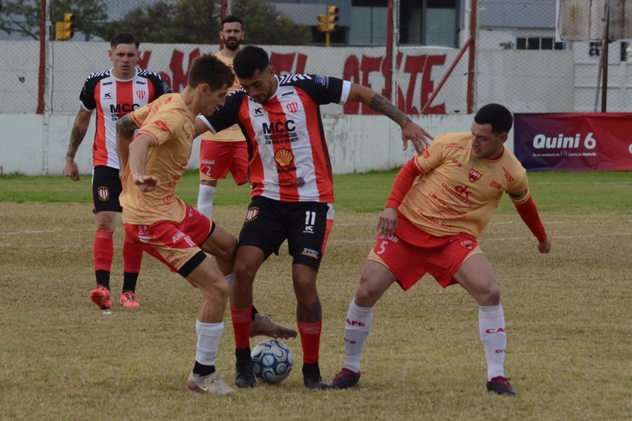 SE HIZO FUERTE. Ferro aprovech&oacute; su local&iacute;a en Los Nogales.