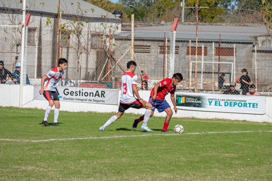 CAYO PERO LIDERA. Independiente (SC) perdi&oacute; el viernes en Lehmann, pero sigue arriba en la Norte.