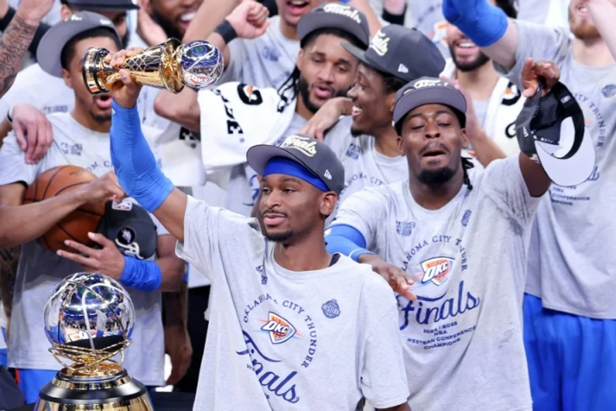 FIGURA. Shai Gilgeous-Alexander fue la figura del equipo campe&oacute;n.