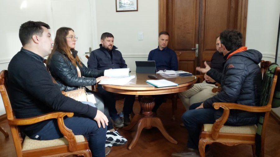 Un instante de la reuni&oacute;n en el Ministerio.