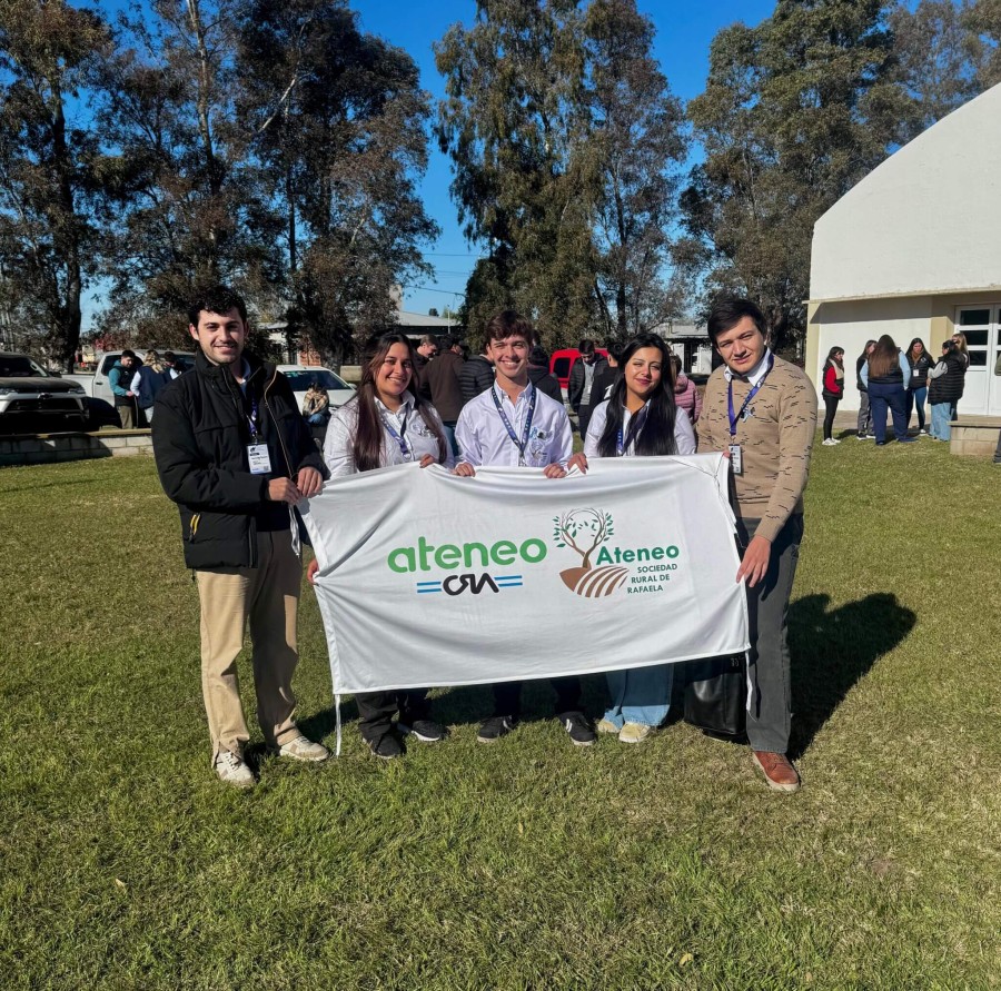 EN GENERAL VILLEGAS. Los 5 j&oacute;venes que representaron a la SRR en el 8&deg; Congreso de Ateneos de CARBAP.