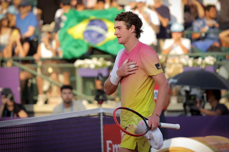Jo&atilde;o Fonseca se llev&oacute; una gran victoria ante Zizou Bergs en el ATP de Eastbourne.