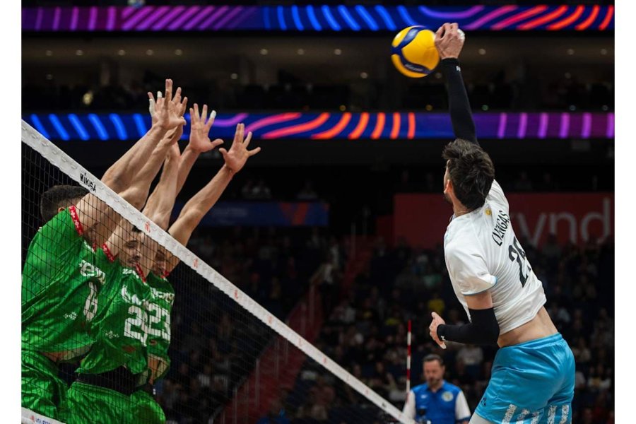 MEJORAR. Argentina gan&oacute; dos partidos y perdi&oacute; otros dos en la primera etapa.