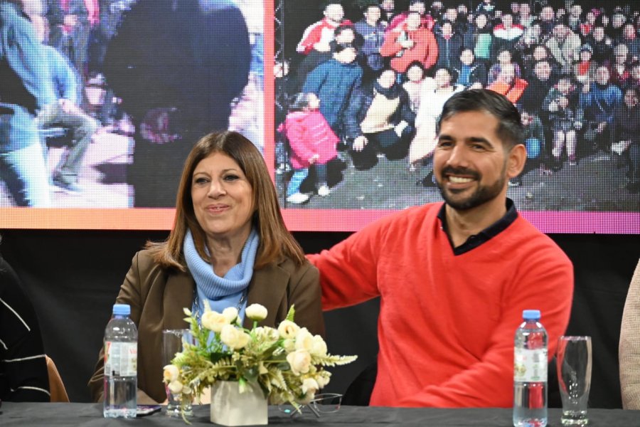 La presidenta de la C&aacute;mara de Diputados y referente del socialismo santafesino recorri&oacute; la Provincia para apoyar a los candidatos locales de Unidos.