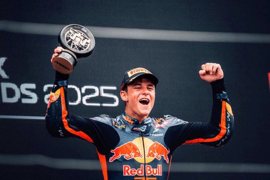 Valent&iacute;n Perrone, a los 17 a&ntilde;os, logr&oacute; su primer podio en Moto3.