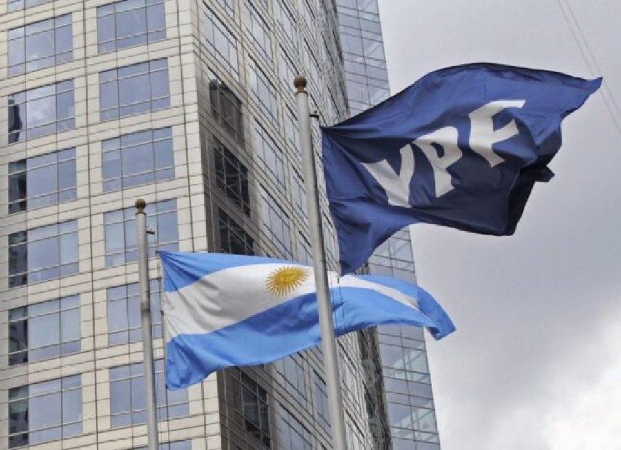 PETROLERA ESTATAL. La justicia de los Estados Unidos le orden&oacute; a la Argentina entregar el 51% de las acciones de YPF a beneficiarios del fallo por la expropiaci&oacute;n de la compa&ntilde;&iacute;a.