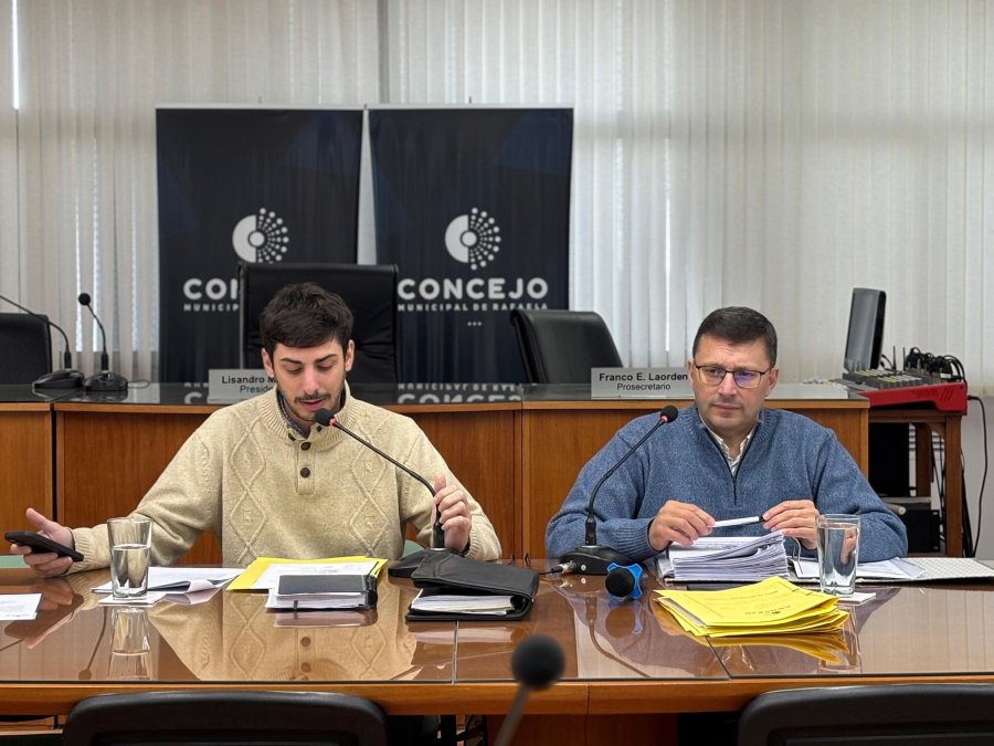El secretario legislativo, Nicol&aacute;s Abdala y el presidente del Concejo, Lisandro M&aacute;rsico.