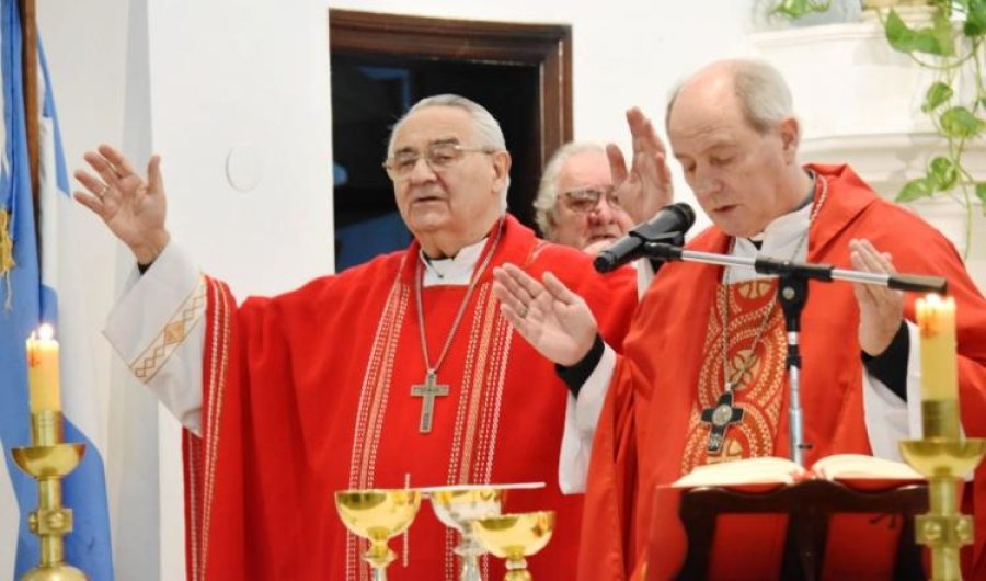 Monse&ntilde;or Luis Fern&aacute;ndez durante la celebraci&oacute;n.