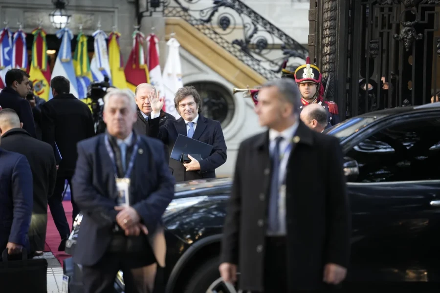 Milei recibe a sus pares del Mercosur en Buenos Aires y debate acuerdos comerciales, integraci&oacute;n y flexibilizaci&oacute;n del bloque regional.