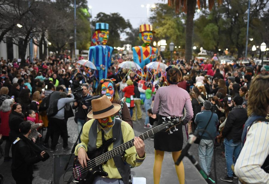 FESTIVAL DE LA CIUDAD. El teatro se presenta en las salas pero tambi&eacute;n sale a las plazas.