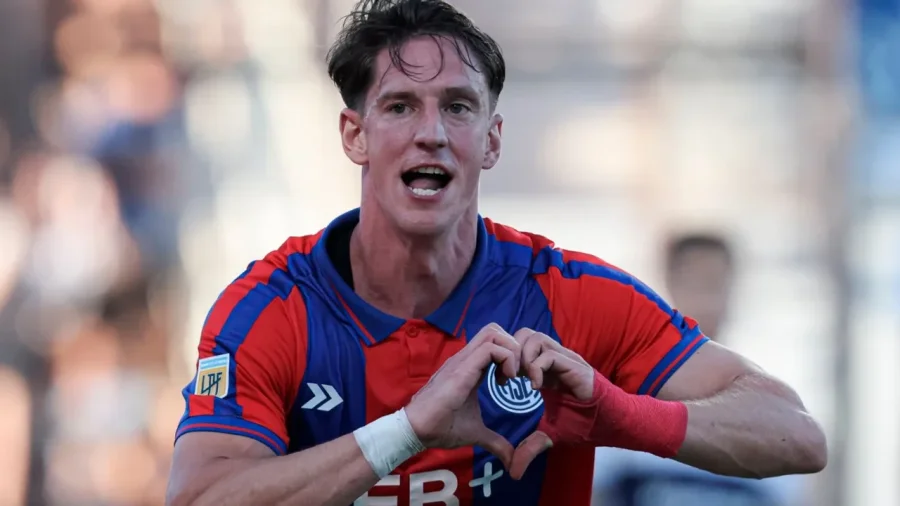 Andr&eacute;s Vombergar, la carta goleadora de San Lorenzo.