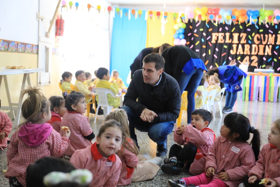DIA DE FESTEJO. El intendente estuvo presente en las actividades que se desarrollaron en el jard&iacute;n municipal "Magdalena Bruno".