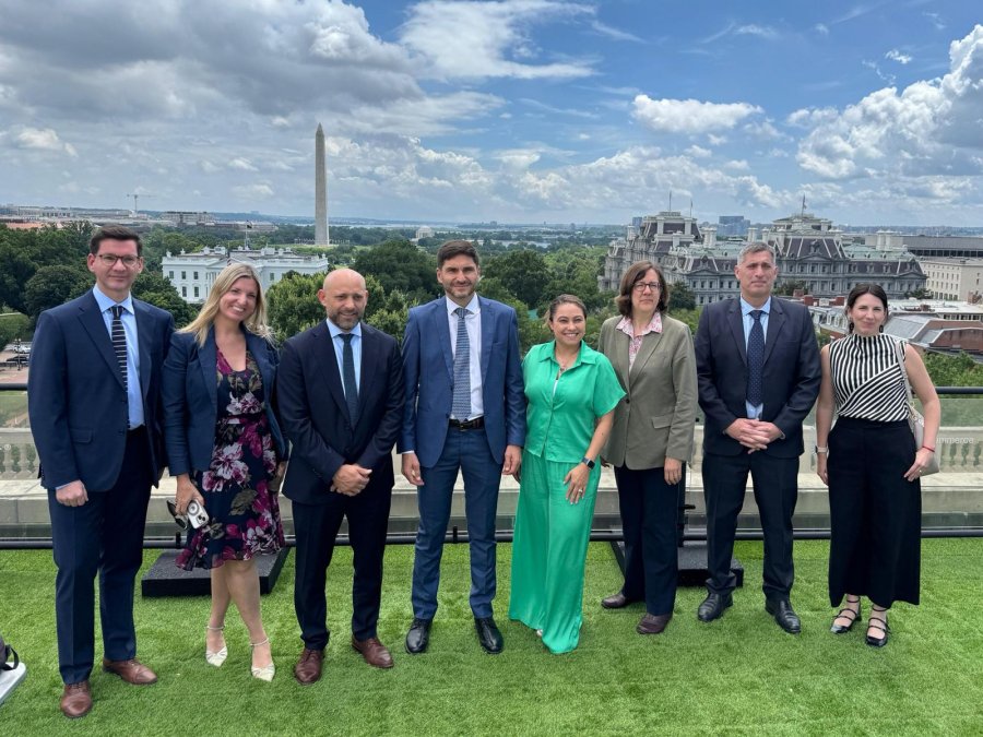 EN WASHINGTON. Las autoridades provinciales, encabezadas por el gobernador santafesino, se reunieron este lunes con representantes del BID y de la C&aacute;mara de Comercio de Estados Unidos.