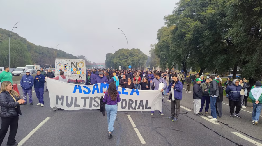 Trabajadores del INDI durante la movilizaci&oacute;n de este martes en Buenos Aires.