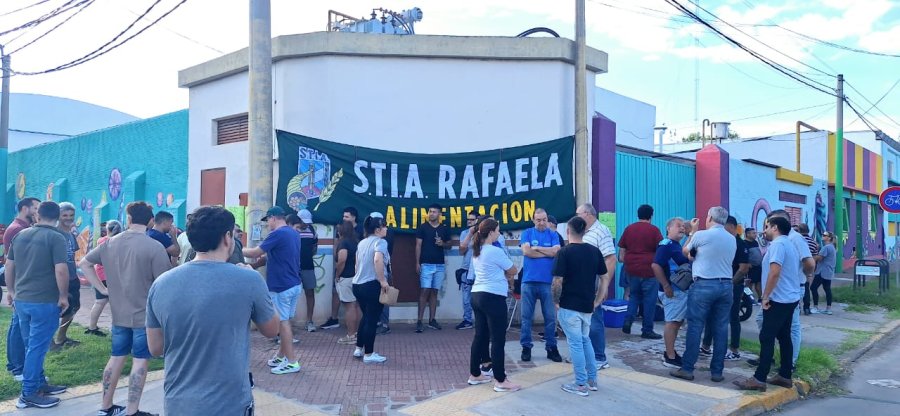 Trabajadores de Marengo junto a titulares de distintos gremios de la CGT Rafaela se hab&iacute;an movilizado en enero pasado para visibilizar la cr&iacute;tica situaci&oacute;n de Marengo.