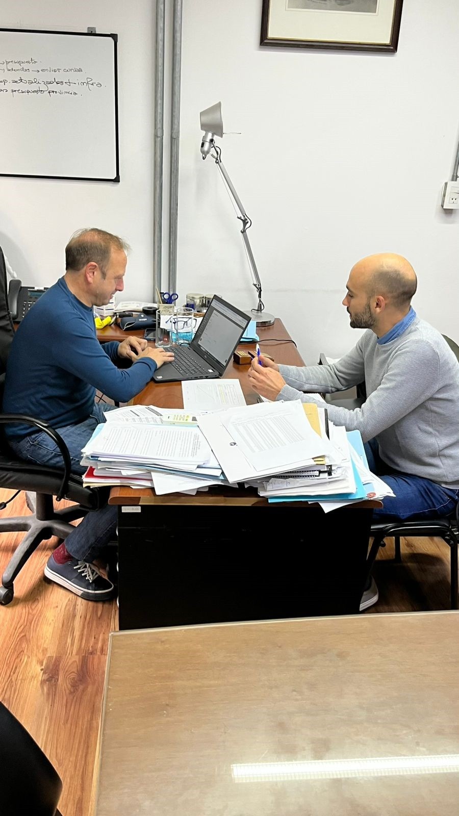 El encuentro tuvo como eje principal avanzar en la recuperaci&oacute;n del proyecto de 28 viviendas del barrio 2 de Abril.
