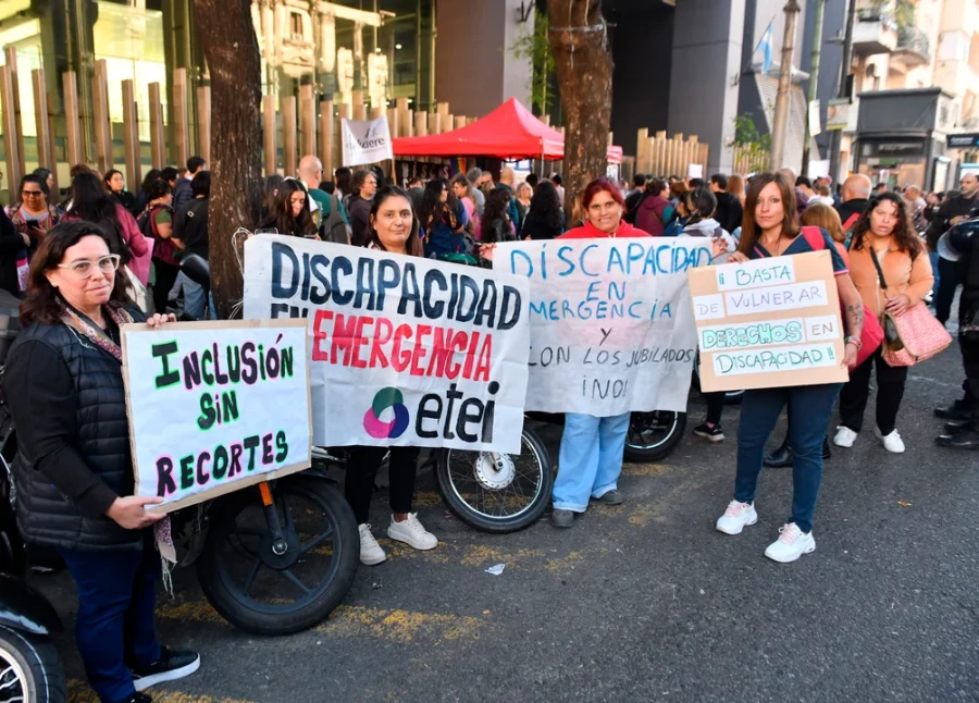 Agrupaciones que nuclean a las personas con discapacidad exigen que se apruebe la Ley de Emergencia.