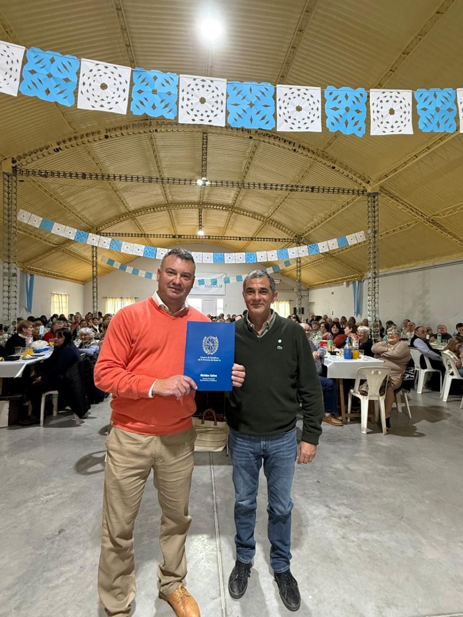 Marcelo Beltramo y Sebasti&aacute;n Ballina durante el momento protocolar del festejo.