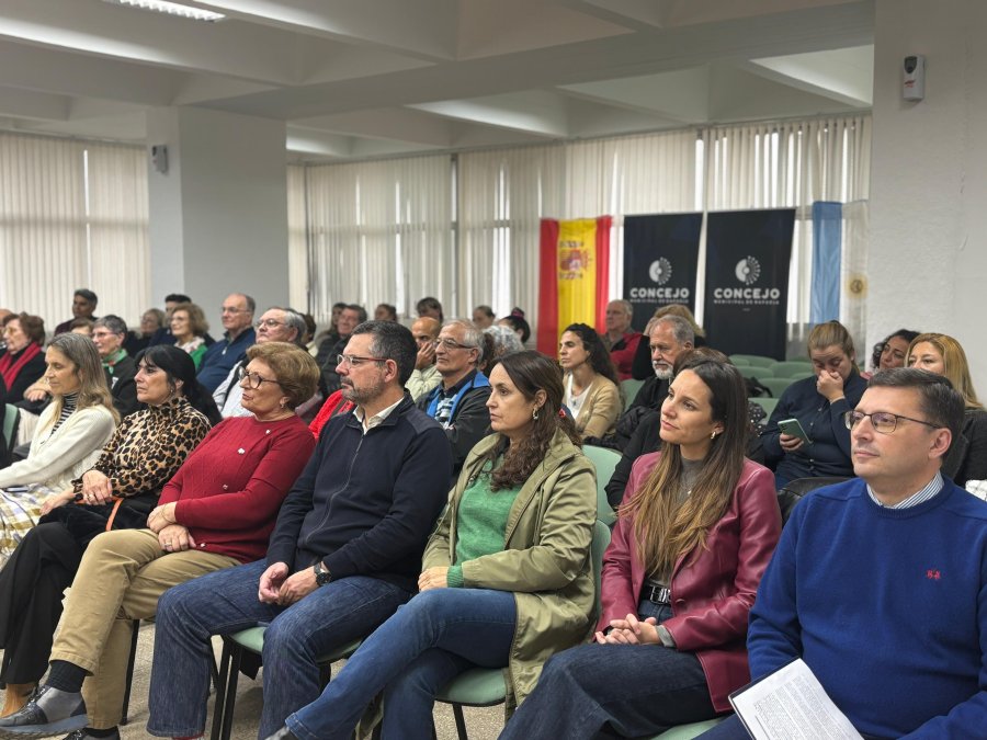 Los concejales Lisandro M&aacute;rsico, Paz Caruso, Mabel Fossatti y Alejandra Sagardoy junto a los secretarios de Gobierno, Germ&aacute;n Bottero y de Desarrollo Econ&oacute;mico, Patricia Imoberdorf.