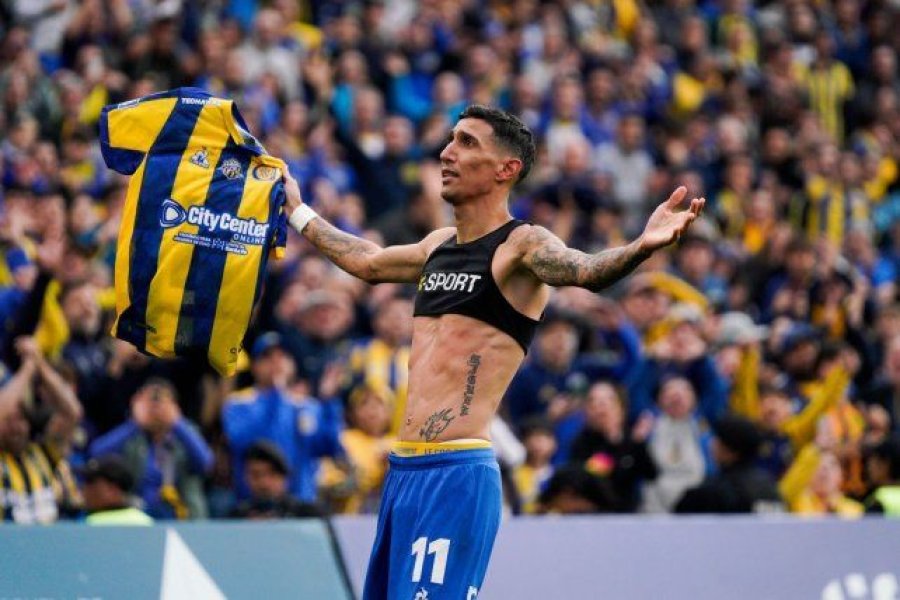 Fideo Di Mar&iacute;a Di Mar&iacute;a ya convirti&oacute; el penal y celebra con el pueblo canalla en el Gigante.