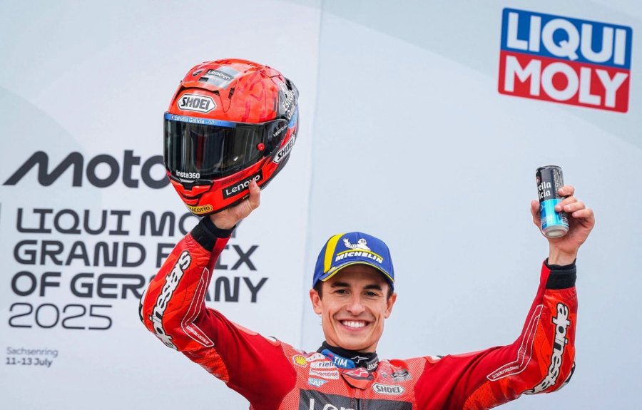 Marc M&aacute;rquez festejando su victoria en el Gran Premio de Alemania.