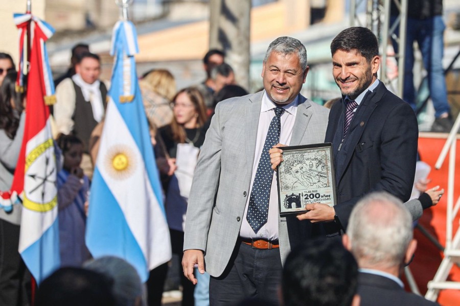 El gobernador Maximiliano Pullaro encabez&oacute; este domingo un acto cargado de contenido hist&oacute;rico y pol&iacute;tico.