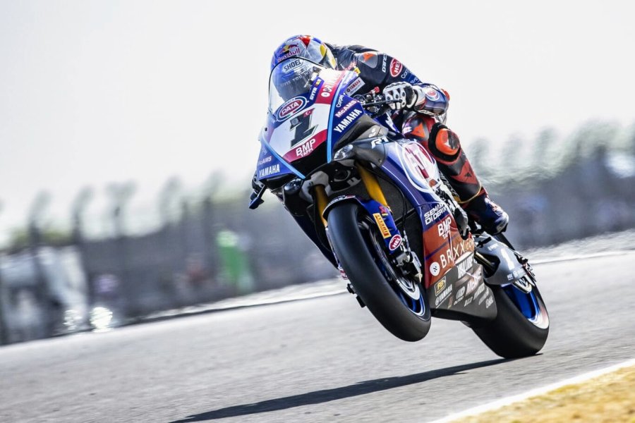 Toprak Razgatlioglu se qued&oacute; con todo lo que estaba en juego en Donington Park.