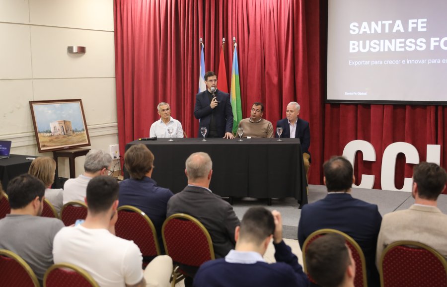 EN EL CCIRR. Edmundo L&oacute;pez, Leonardo Viotti, Manolo Contini y Daniel Galaverna durante el lanzamiento oficial de luna nueva edici&oacute;n del Santa Fe Business Forum en nuestra ciudad.