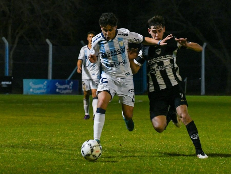 UNO DE LOS QUE QUIERE FESTEJAR. Atl&eacute;tico, tras ganarle a Aldao, jugar&aacute; en Villa Rosas.