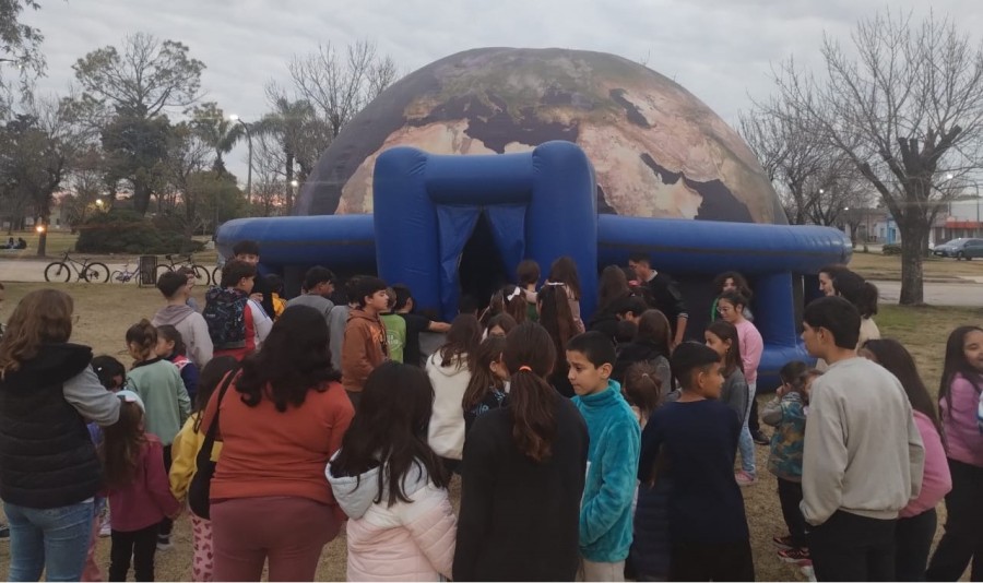 PLANETARIO. La propuesta alcanz&oacute; importante convocatoria.